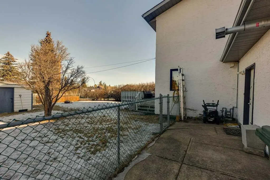 4804 44 Street Innisfail AB T4G 1M7