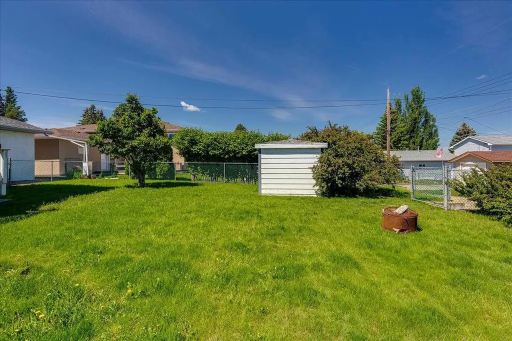 4804 44 Street Innisfail AB T4G 1M7