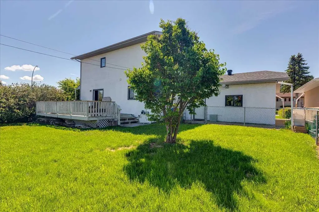 4804 44 Street Innisfail AB T4G 1M7