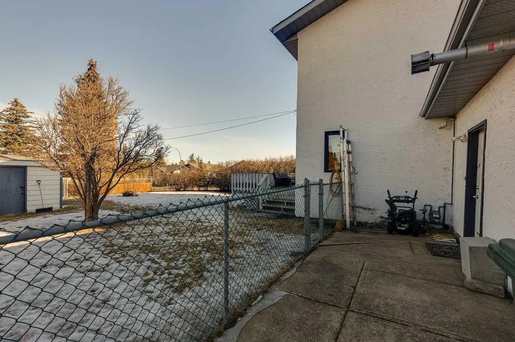 4804 44 Street Innisfail AB T4G 1M7