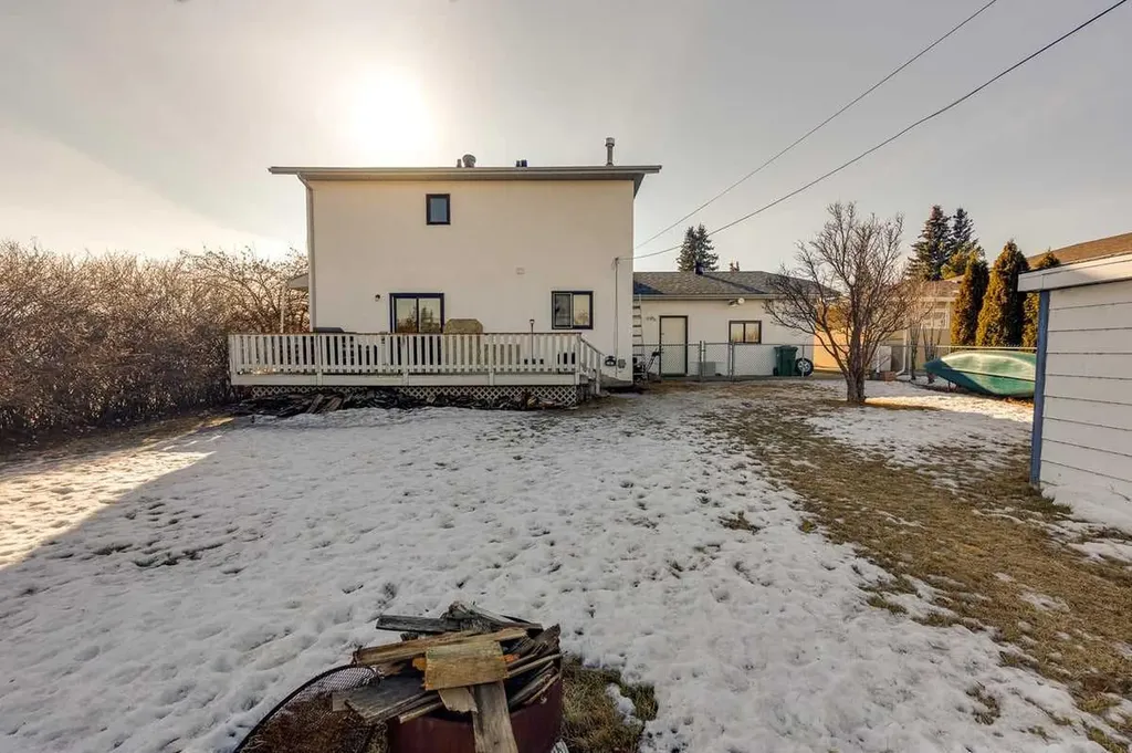 4804 44 Street Innisfail AB T4G 1M7