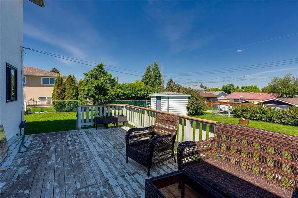 4804 44 Street Innisfail AB T4G 1M7