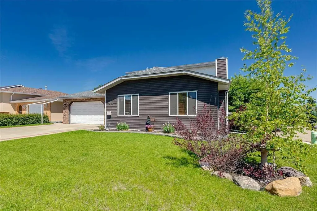 4804 44 Street Innisfail AB T4G 1M7
