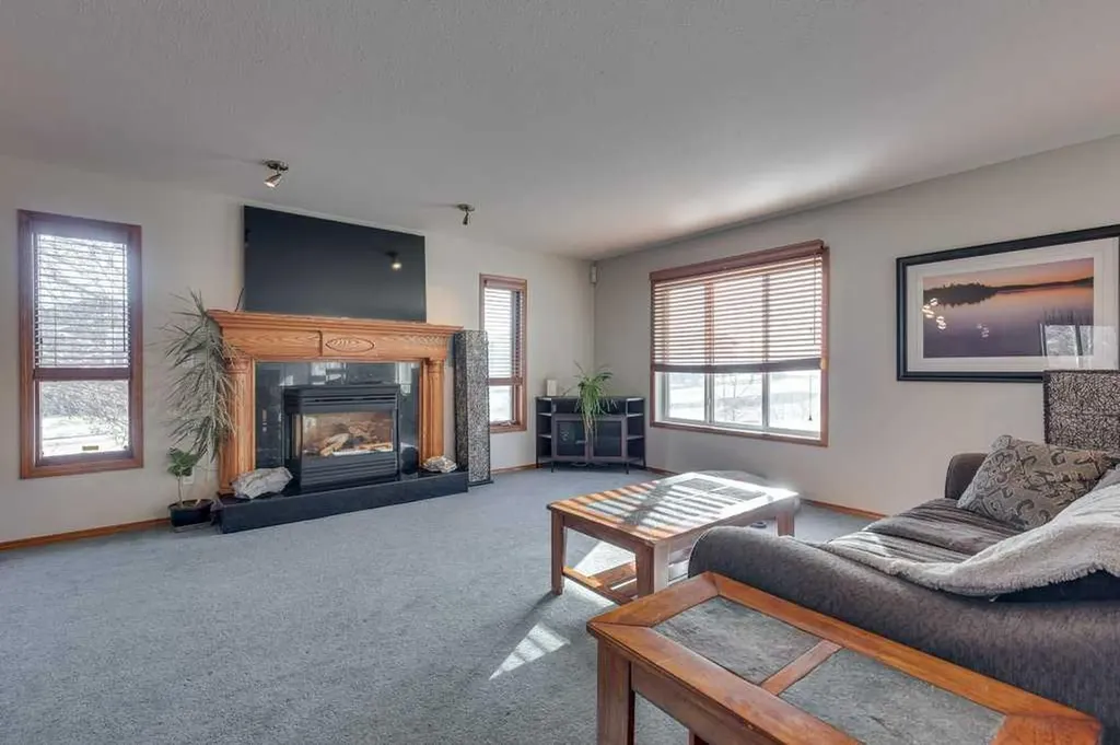 4804 44 Street Innisfail AB T4G 1M7