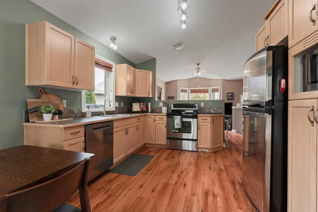15 Mt Rundle Place W Lethbridge AB T1K 7B5