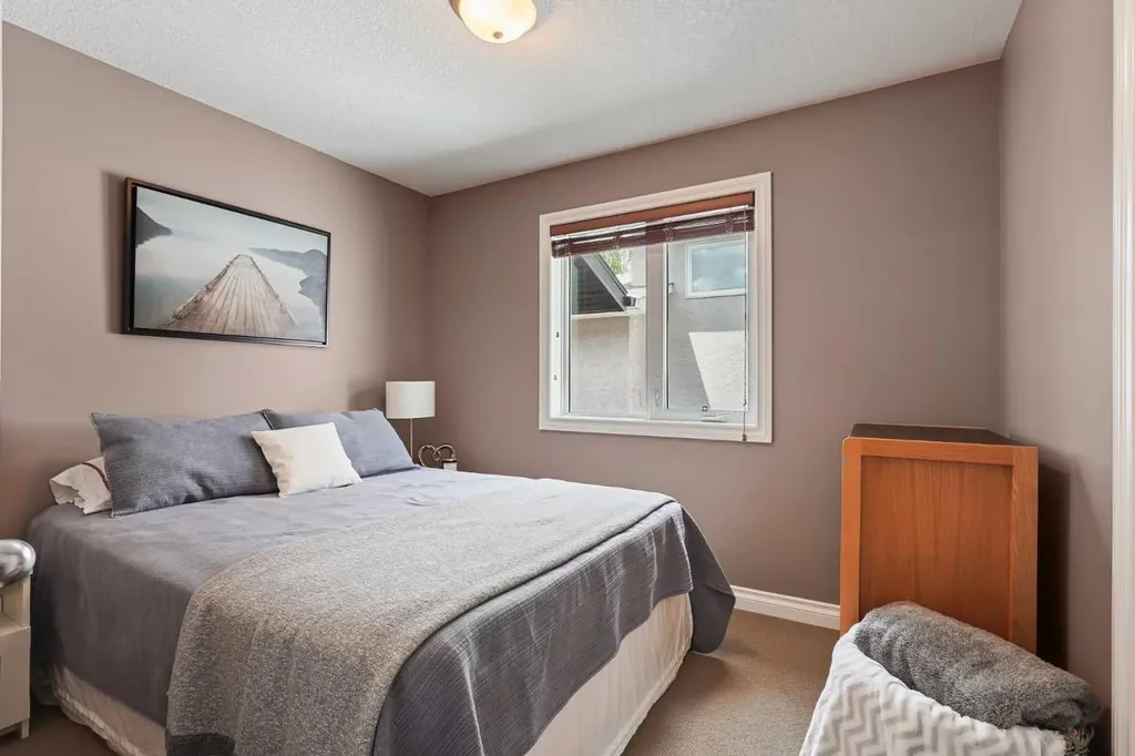 15 Mt Rundle Place W Lethbridge AB T1K 7B5