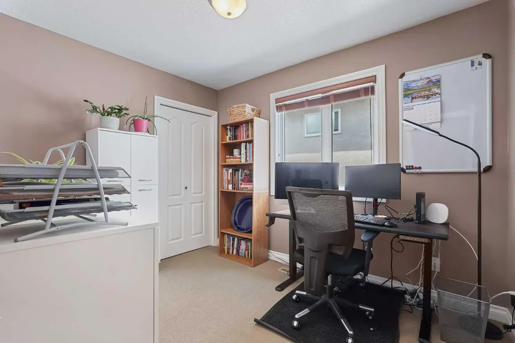 15 Mt Rundle Place W Lethbridge AB T1K 7B5
