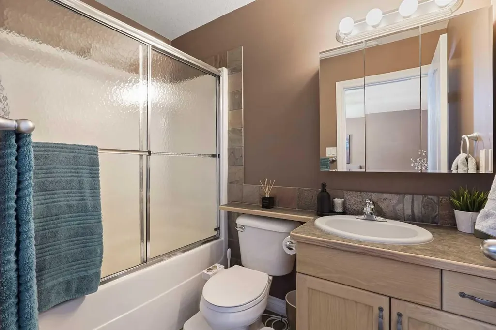 15 Mt Rundle Place W Lethbridge AB T1K 7B5
