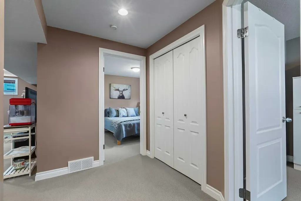 15 Mt Rundle Place W Lethbridge AB T1K 7B5