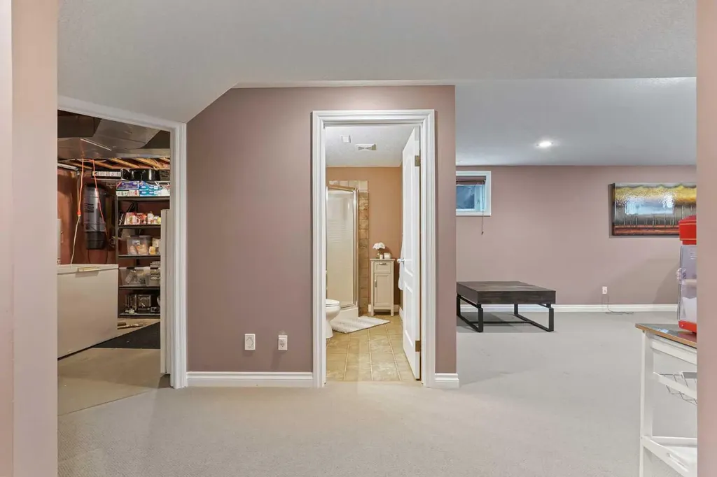 15 Mt Rundle Place W Lethbridge AB T1K 7B5