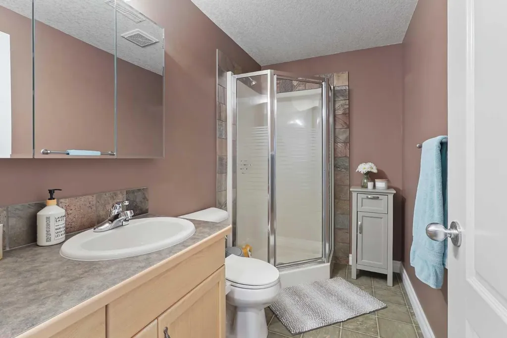 15 Mt Rundle Place W Lethbridge AB T1K 7B5