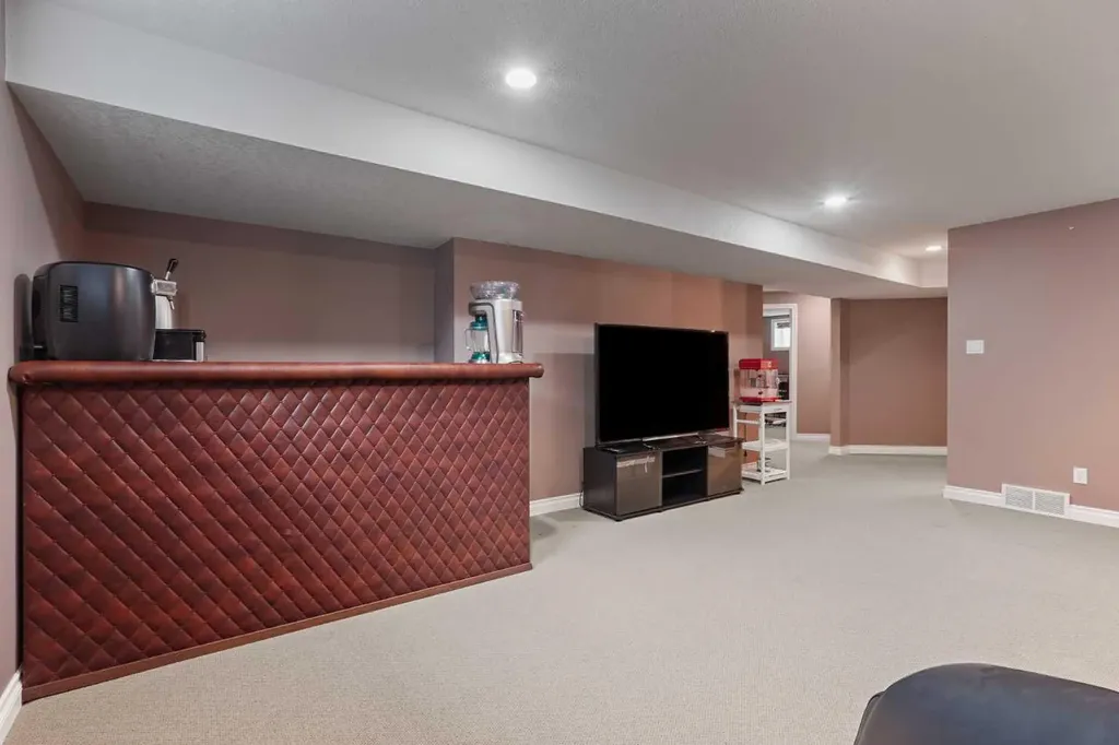 15 Mt Rundle Place W Lethbridge AB T1K 7B5
