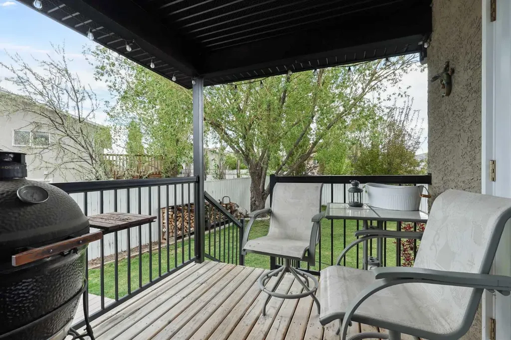 15 Mt Rundle Place W Lethbridge AB T1K 7B5