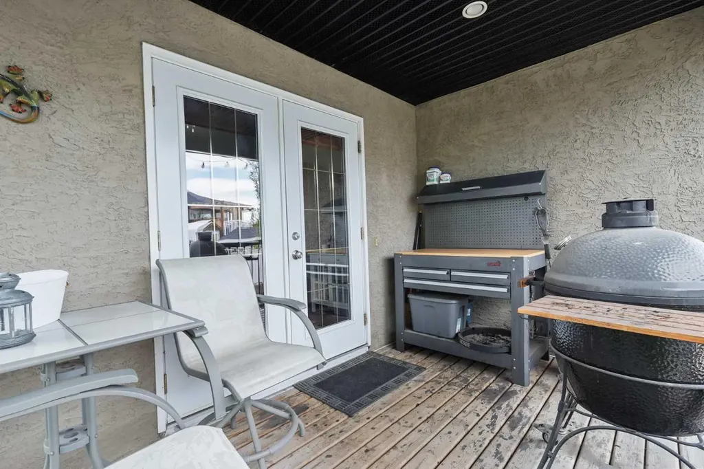 15 Mt Rundle Place W Lethbridge AB T1K 7B5