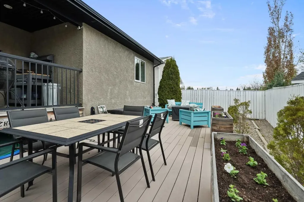 15 Mt Rundle Place W Lethbridge AB T1K 7B5