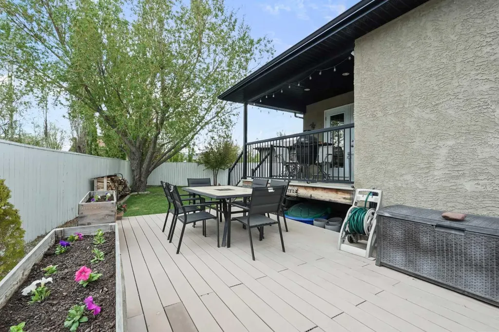 15 Mt Rundle Place W Lethbridge AB T1K 7B5