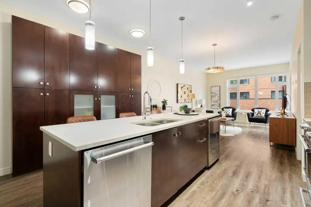 1720 10 Street SW Calgary AB T2T 3E8