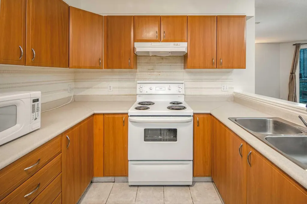 1121 6 Avenue SW Calgary AB T2P5J4