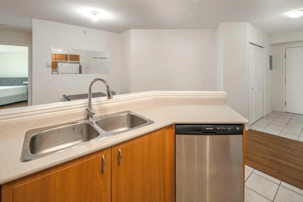 1121 6 Avenue SW Calgary AB T2P5J4