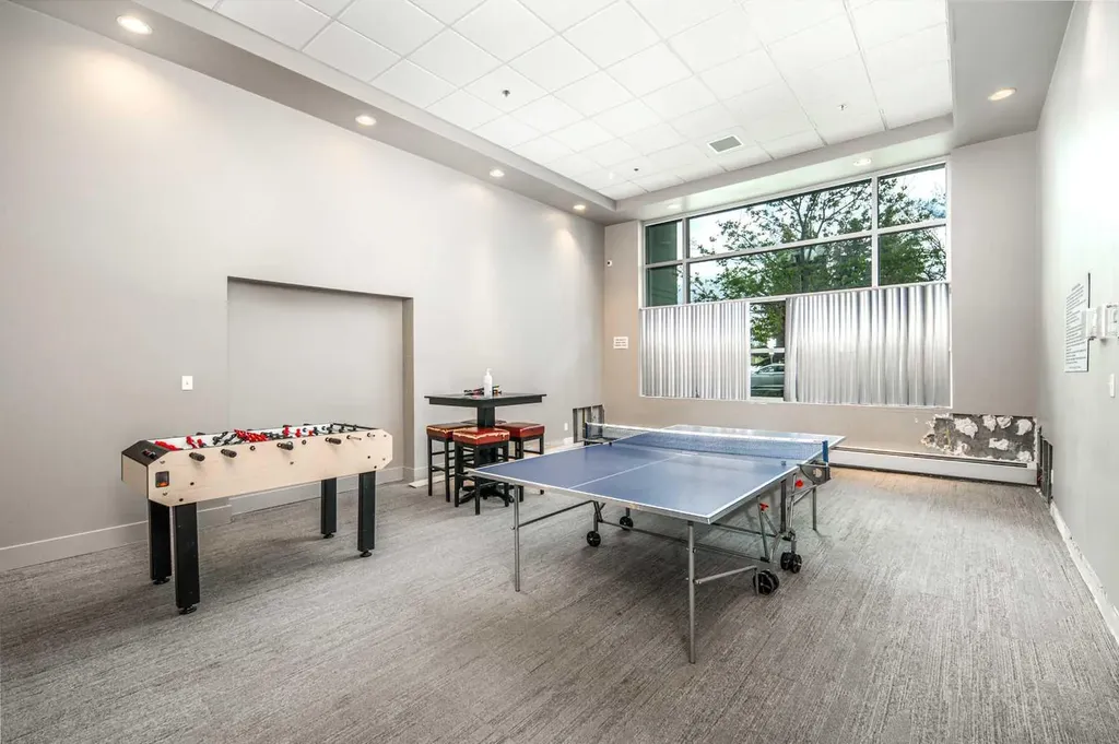 1121 6 Avenue SW Calgary AB T2P5J4
