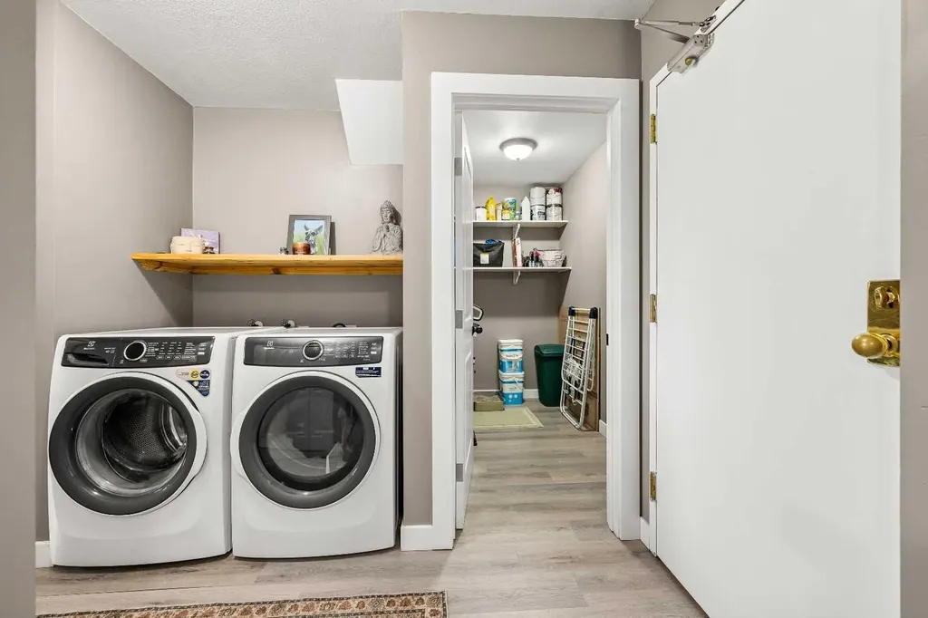 3002 56 Avenue Lloydminster AB T9V 1Z7