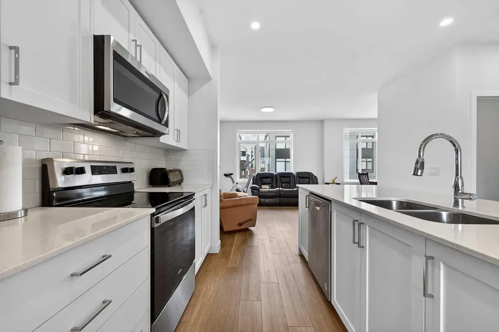 8562 19 Avenue SE Calgary AB T2A 0M8