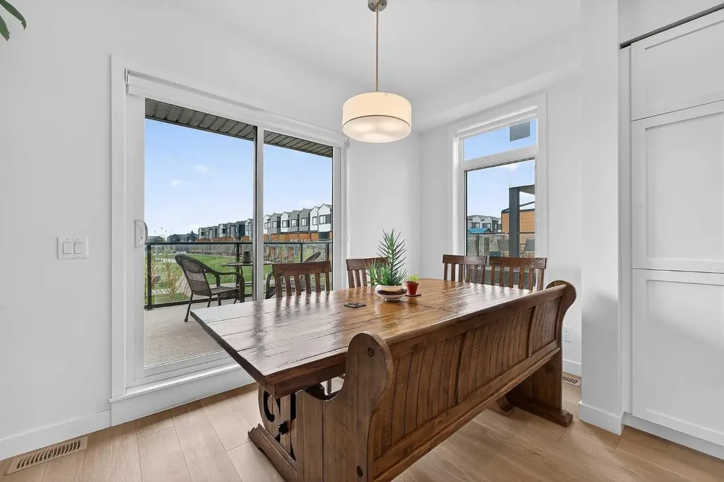 8562 19 Avenue SE Calgary AB T2A 0M8