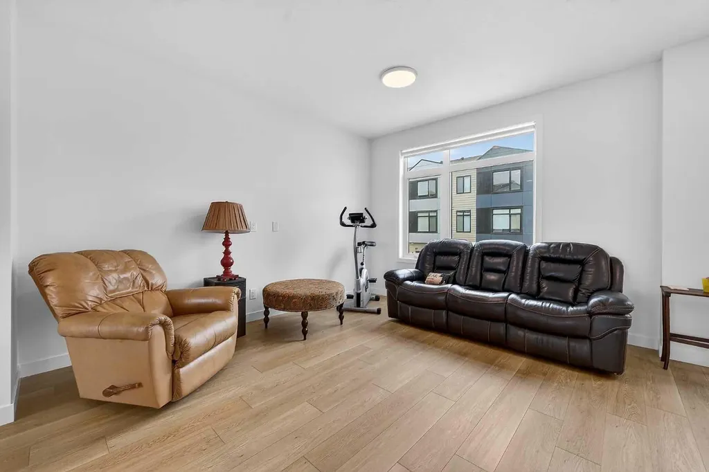 8562 19 Avenue SE Calgary AB T2A 0M8