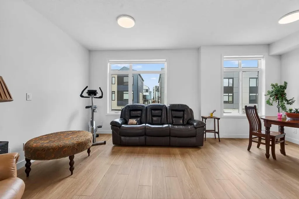 8562 19 Avenue SE Calgary AB T2A 0M8