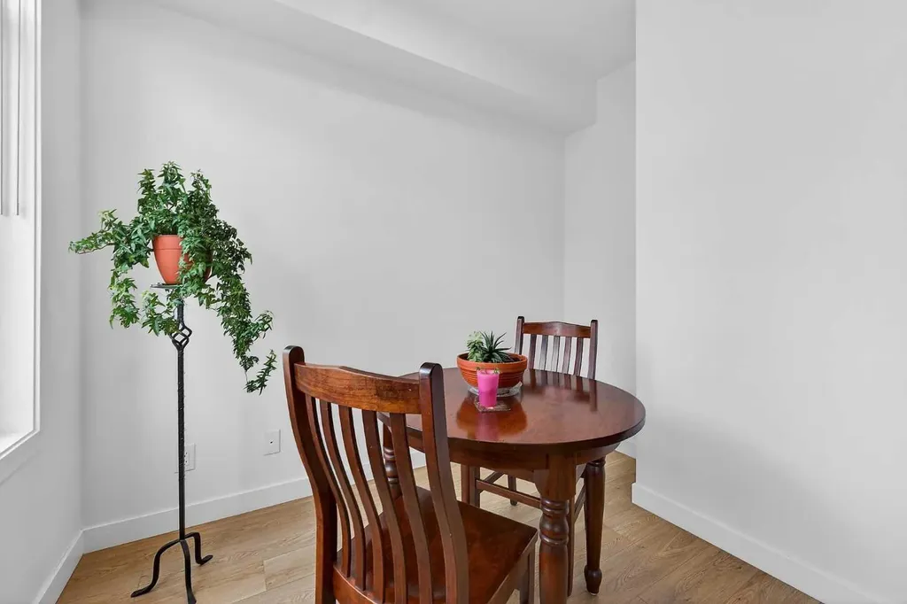 8562 19 Avenue SE Calgary AB T2A 0M8