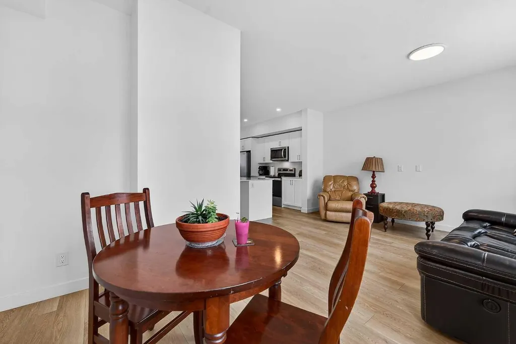 8562 19 Avenue SE Calgary AB T2A 0M8
