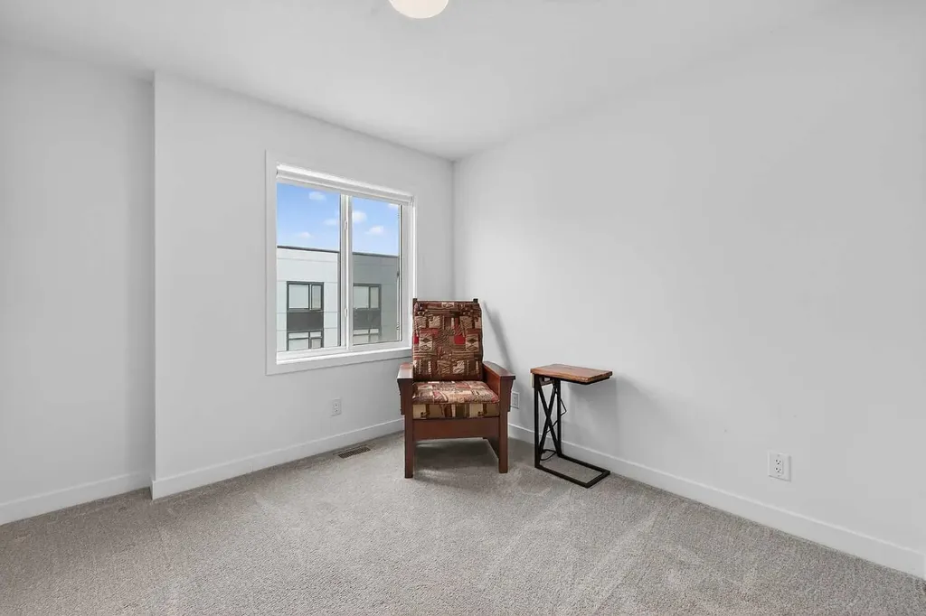 8562 19 Avenue SE Calgary AB T2A 0M8