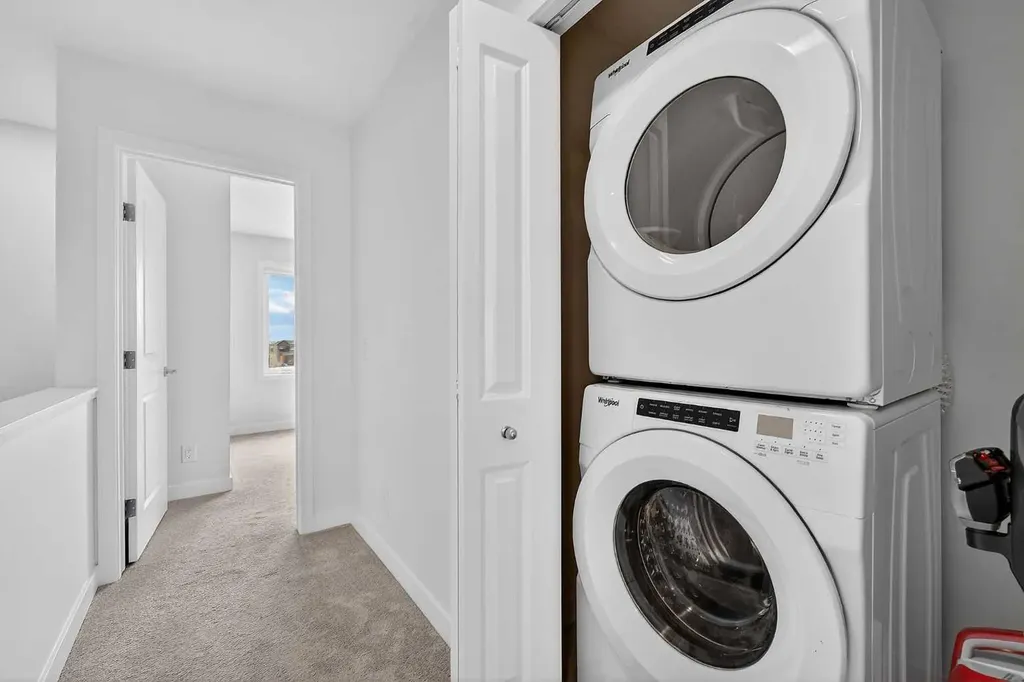 8562 19 Avenue SE Calgary AB T2A 0M8