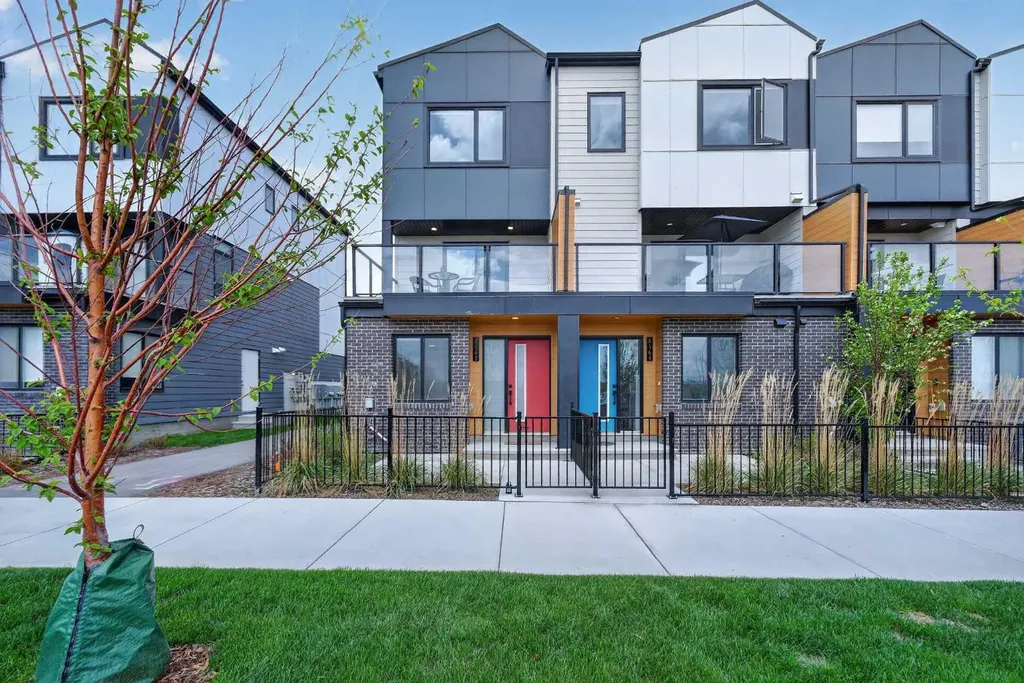 8562 19 Avenue SE Calgary AB T2A 0M8