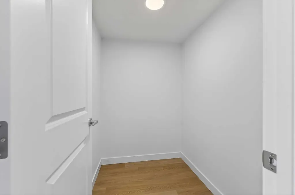 8562 19 Avenue SE Calgary AB T2A 0M8