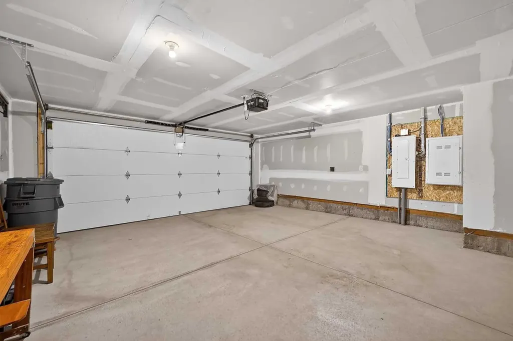 8562 19 Avenue SE Calgary AB T2A 0M8