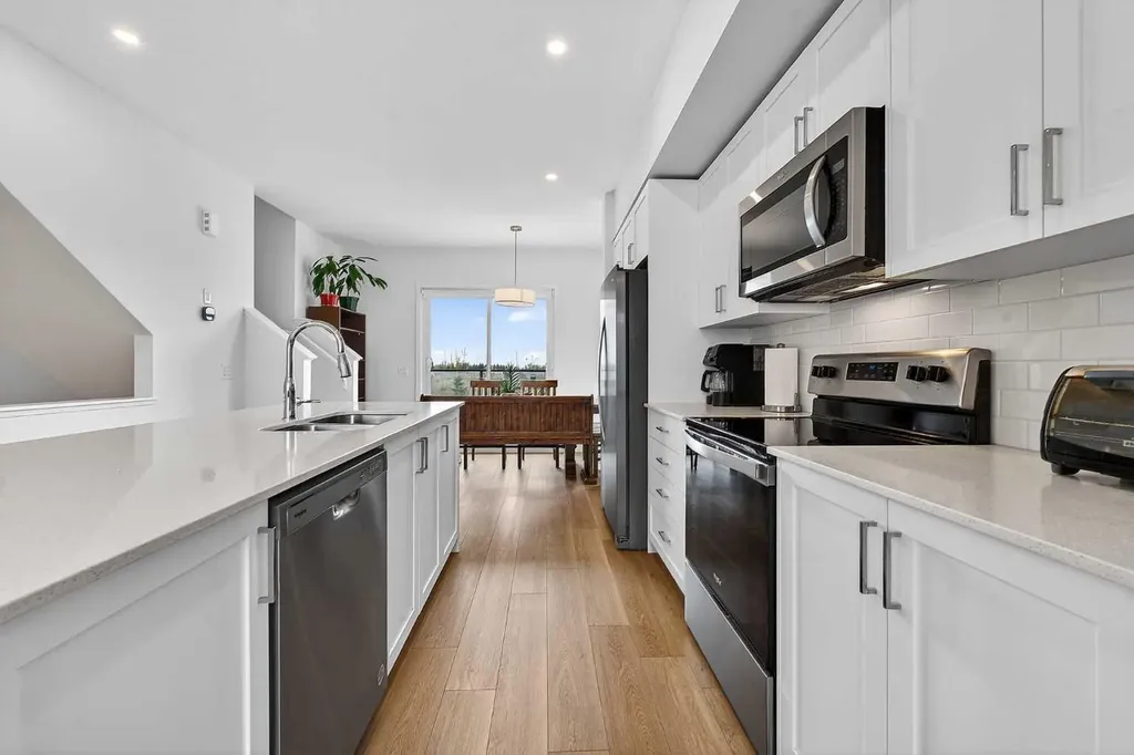 8562 19 Avenue SE Calgary AB T2A 0M8