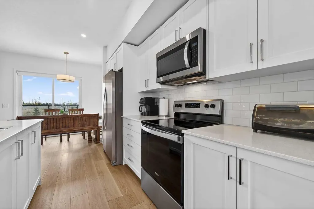 8562 19 Avenue SE Calgary AB T2A 0M8