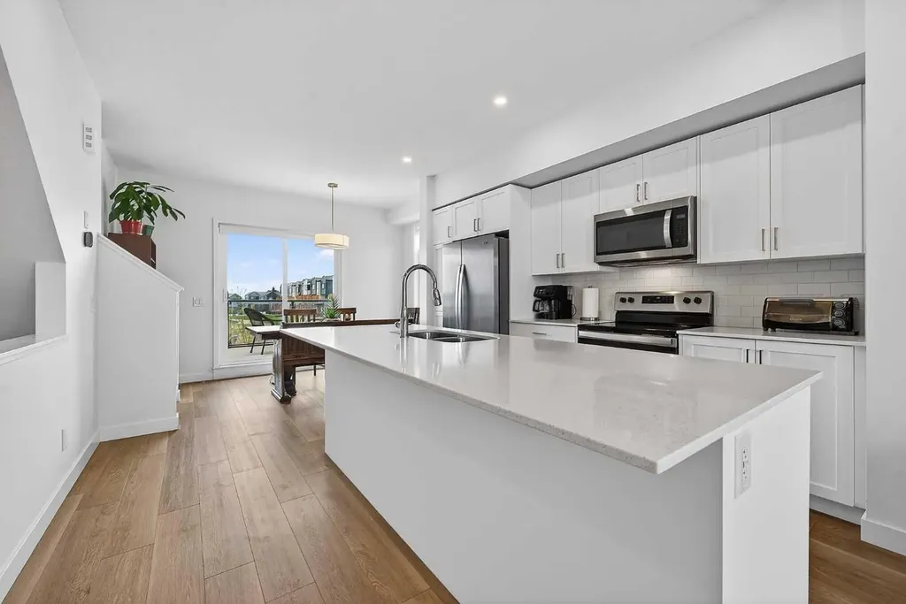 8562 19 Avenue SE Calgary AB T2A 0M8