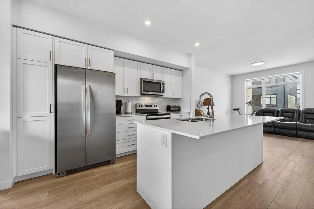 8562 19 Avenue SE Calgary AB T2A 0M8