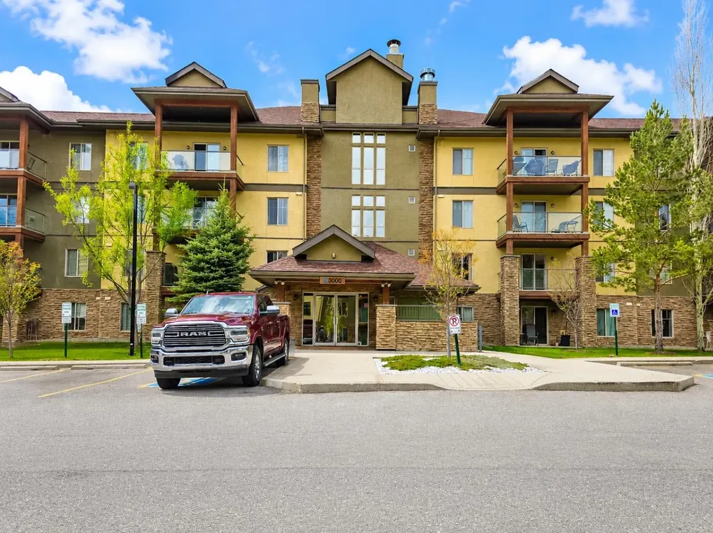 92 Crystal Shores Road Okotoks AB T1S 2N2