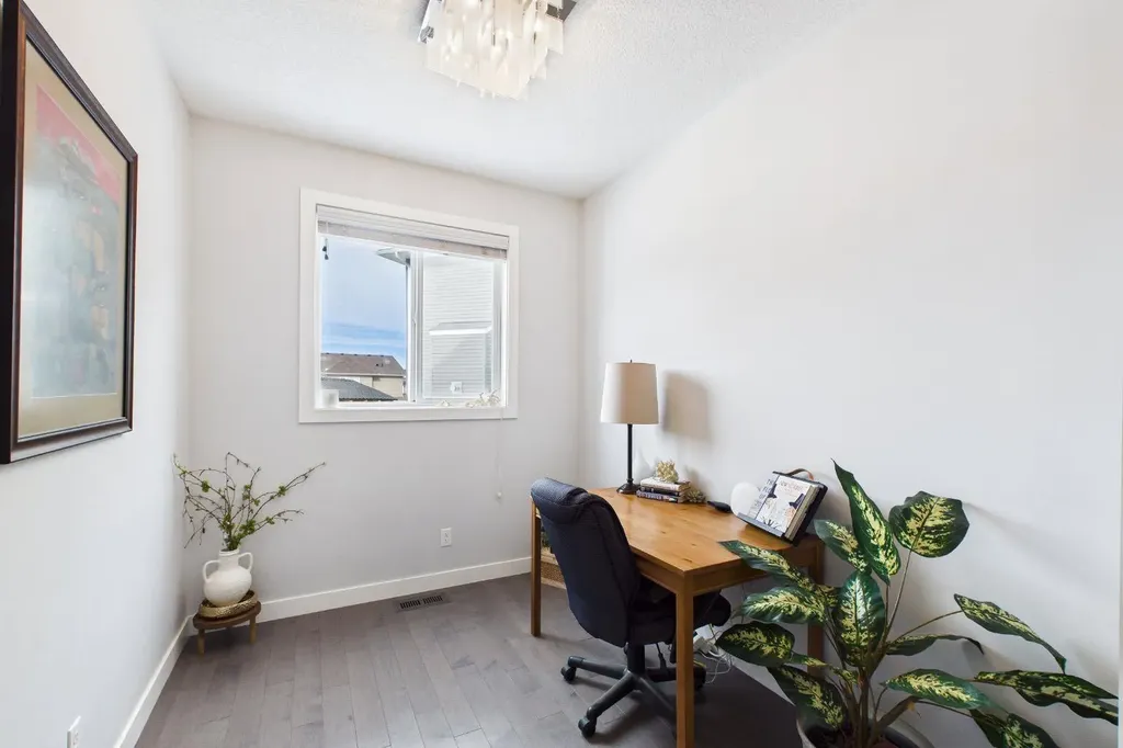 29 Evansglen Place NW Calgary AB T3P 0P5