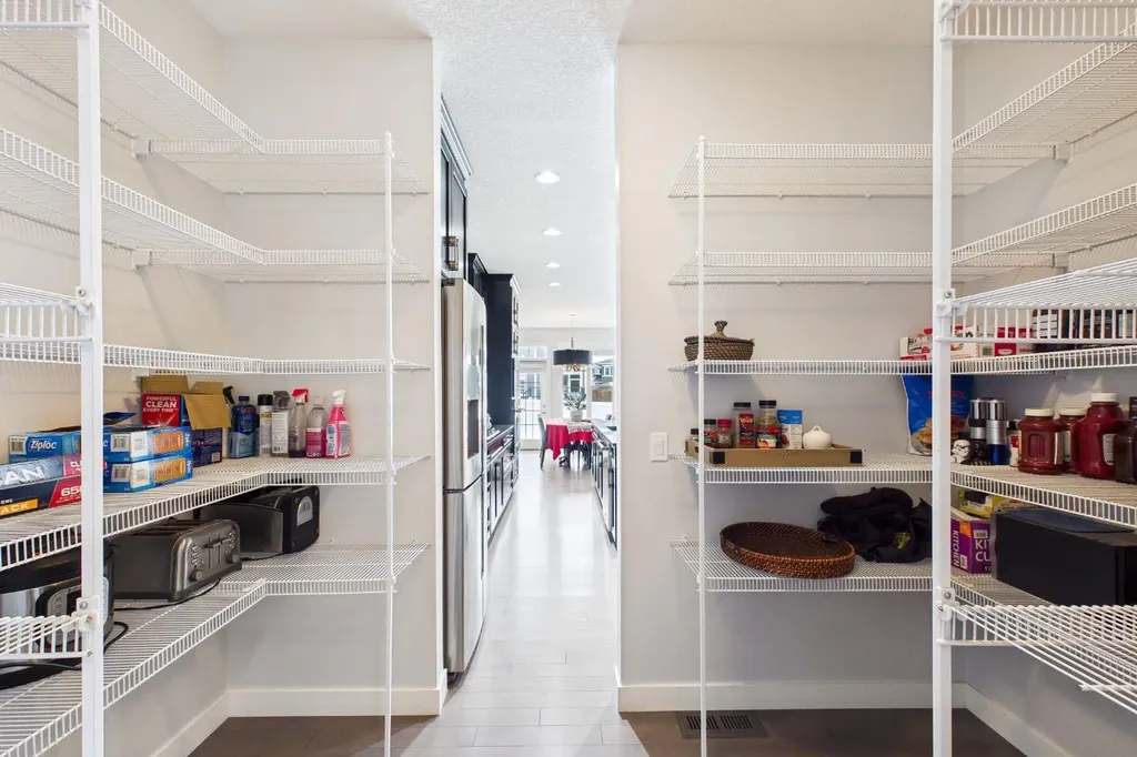 29 Evansglen Place NW Calgary AB T3P 0P5