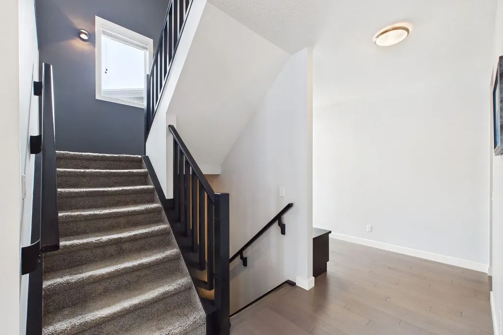 29 Evansglen Place NW Calgary AB T3P 0P5