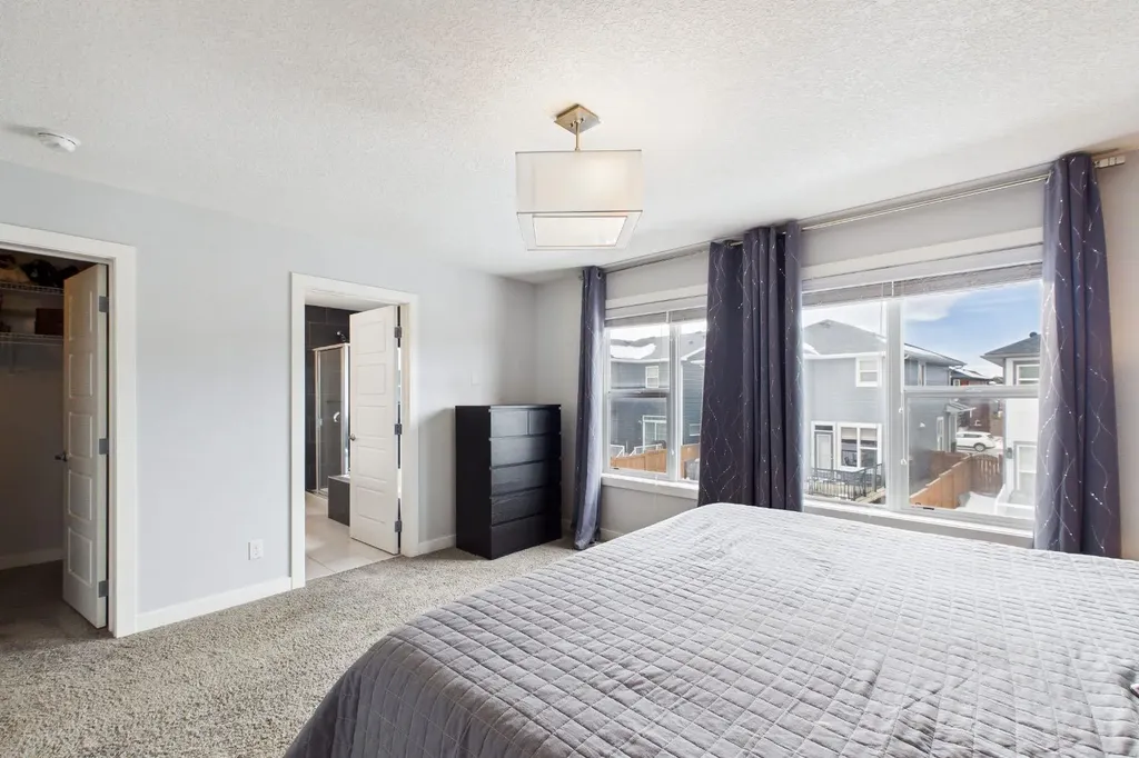 29 Evansglen Place NW Calgary AB T3P 0P5