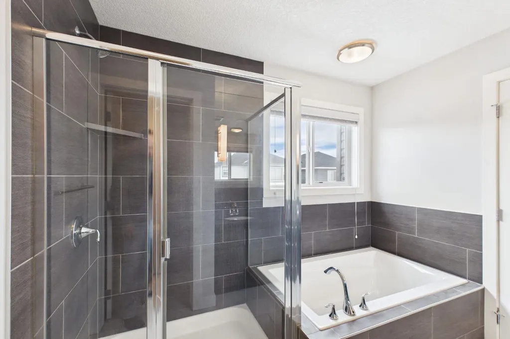 29 Evansglen Place NW Calgary AB T3P 0P5