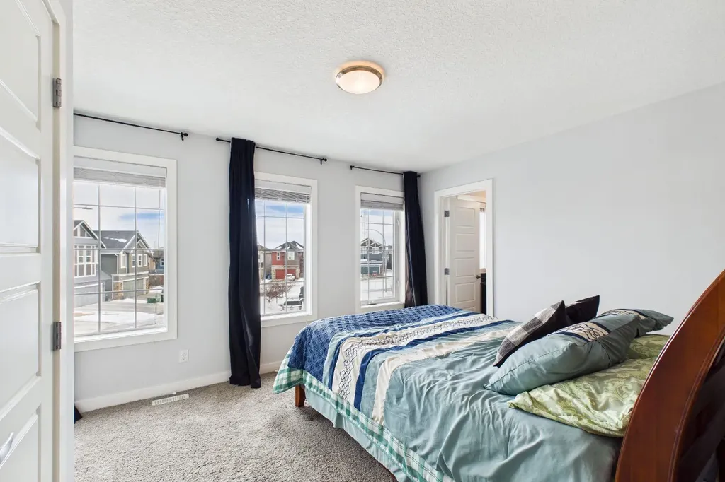 29 Evansglen Place NW Calgary AB T3P 0P5