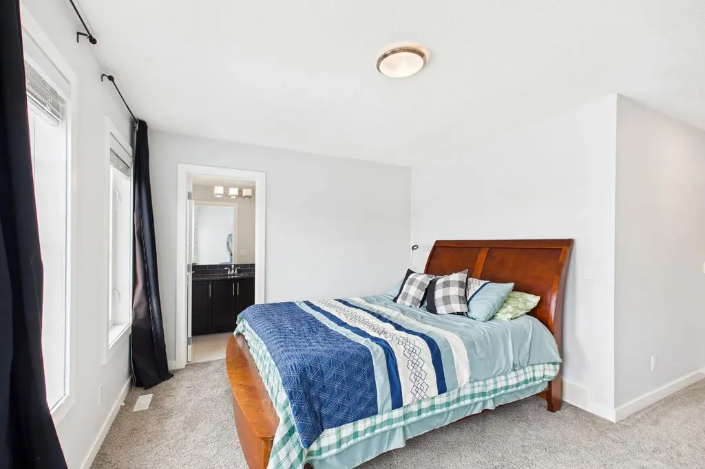 29 Evansglen Place NW Calgary AB T3P 0P5