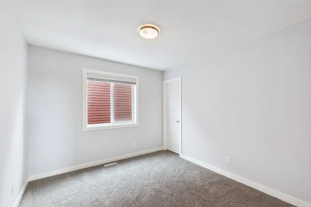 29 Evansglen Place NW Calgary AB T3P 0P5