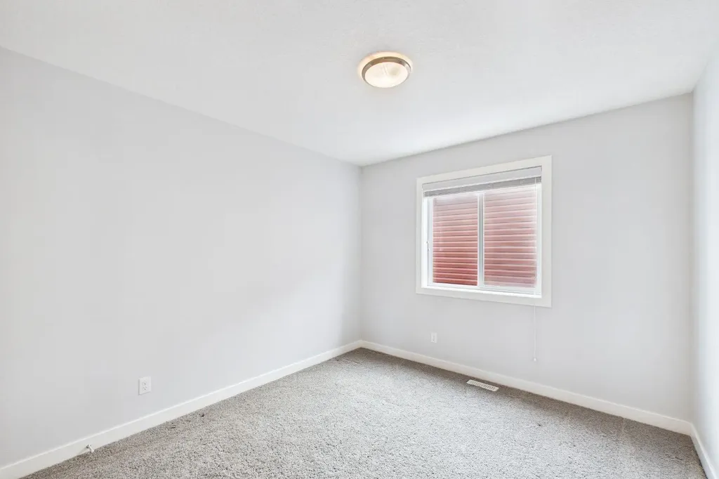 29 Evansglen Place NW Calgary AB T3P 0P5
